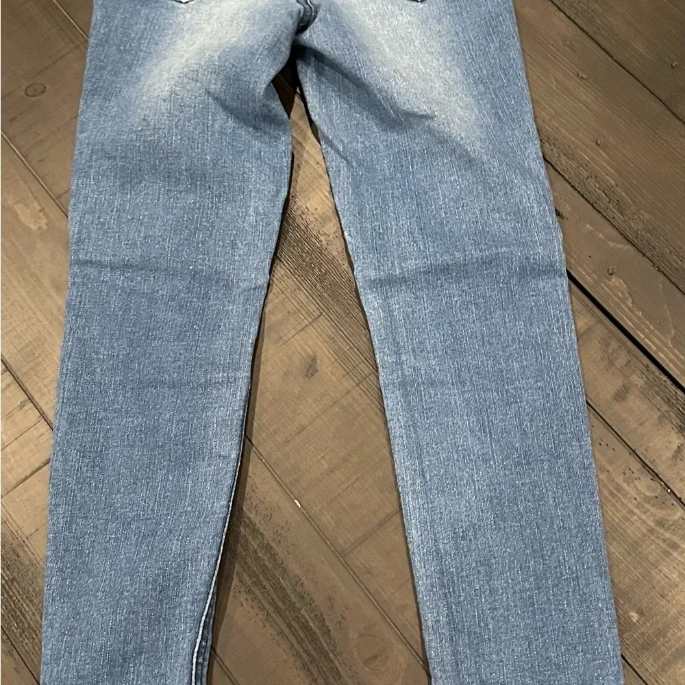 Justice girls jeans size 8. Zipper pockets and glitter on front.